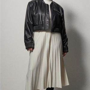 H&M Cream colored Pleated Midi skirt